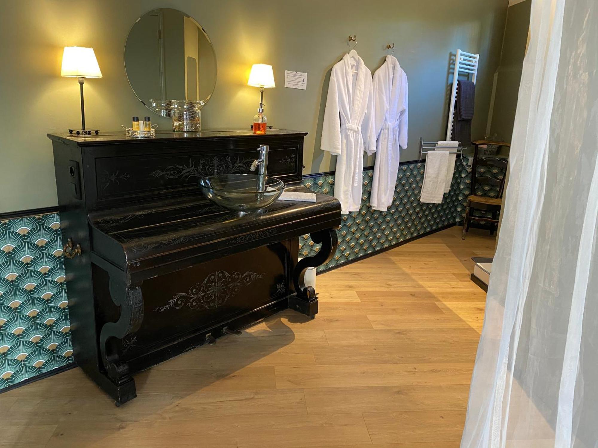 La Parenthese Du Rond Royal Bed & Breakfast Compiegne Exterior photo